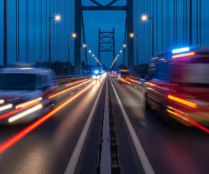 Pożar ciężarówki w Warszawie. Co uratowało towar przed zniszczeniem?