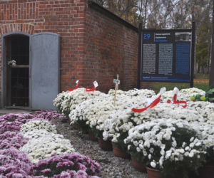 Pomorskie: Piękne kwiaty dla bohaterów [ZDJĘCIA]