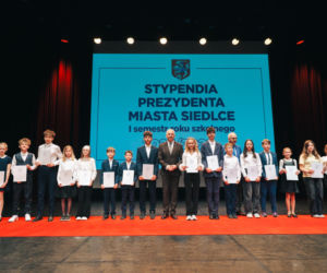 Najzdolniejsi uczniowie odebrali stypendia Prezydenta Miasta Siedlce