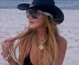 Kotońska podsumowuje wakacje w minibikini. Co za ciało!