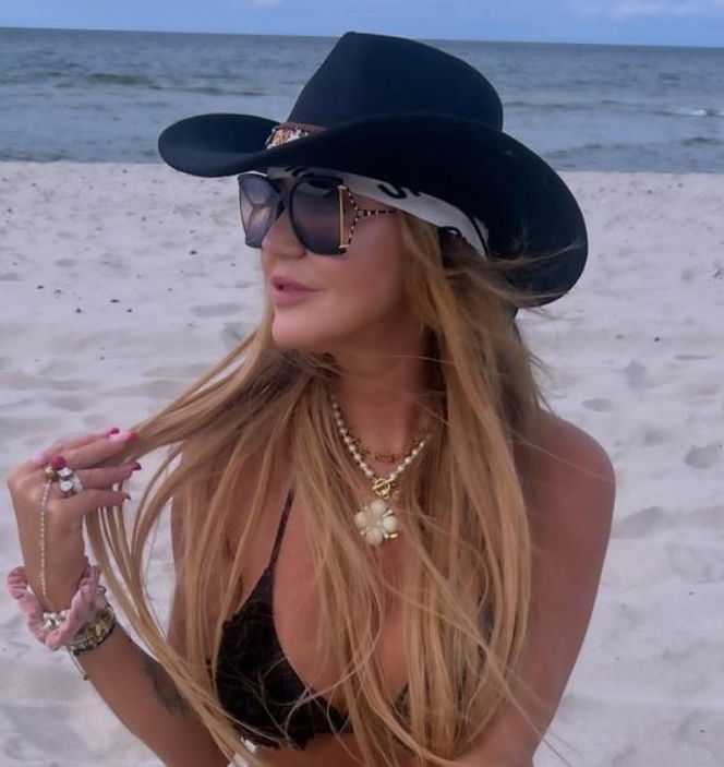Kotońska podsumowuje wakacje w minibikini. Co za ciało!