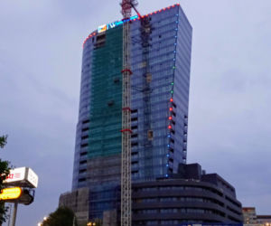 Próby iluminacji Hanza Tower