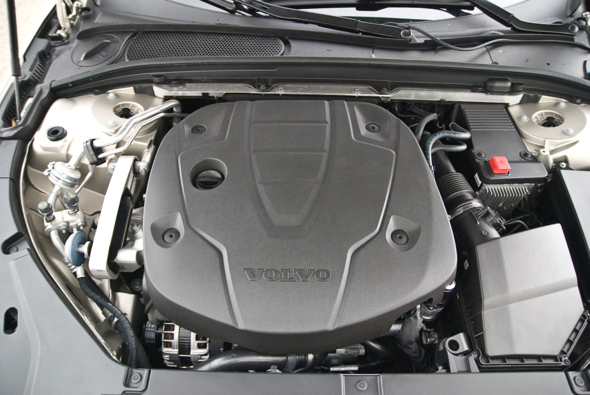 Volvo S90 D4