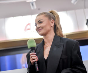 Od męża aktorki do influencera? Maciej Pela robi furorę na imprezie w centrum Warszawy