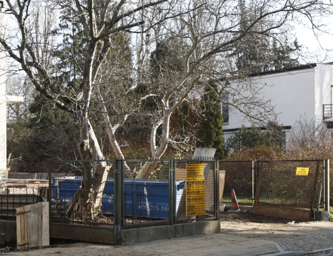 Wiercą Kaczyńskiemu za ścianą