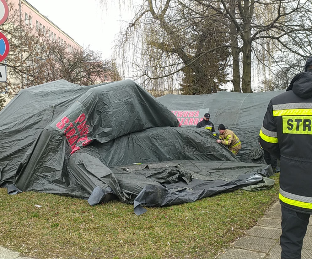 Polowa izba przyjęć pod szpitalem miejskim w Radomiu.