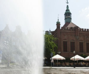 Kurtyny wodne w Gdańsku pomagają mieszkańcom przetrwać upały!