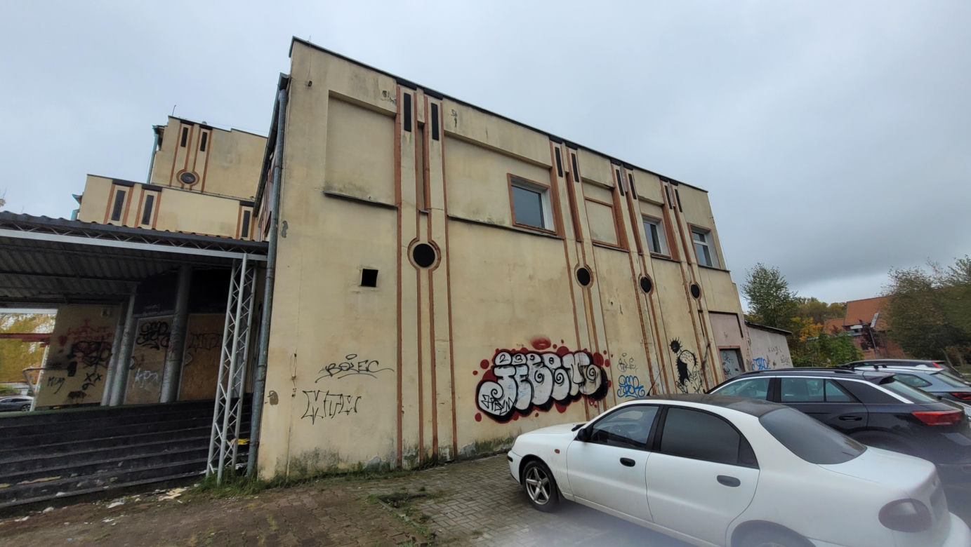 Kiedyś była tu dyskoteka, dziś miejsce popada w ruinę. Smutny los klubu Come-In [ZDJĘCIA]