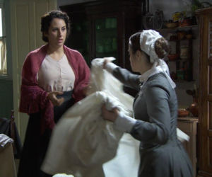 Akacjowa 38, odcinek 813: Lolita, po oficjalnych zaręczynach z Antonitem, nie potrafi odnaleźć się w roli przyszłej pani domu