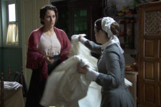 Akacjowa 38, odcinek 813: Lolita, po oficjalnych zaręczynach z Antonitem, nie potrafi odnaleźć się w roli przyszłej pani domu