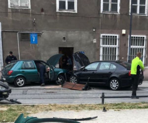 Gdańsk: Wjechał samochodem w kamienicę! [ZDJĘCIA]