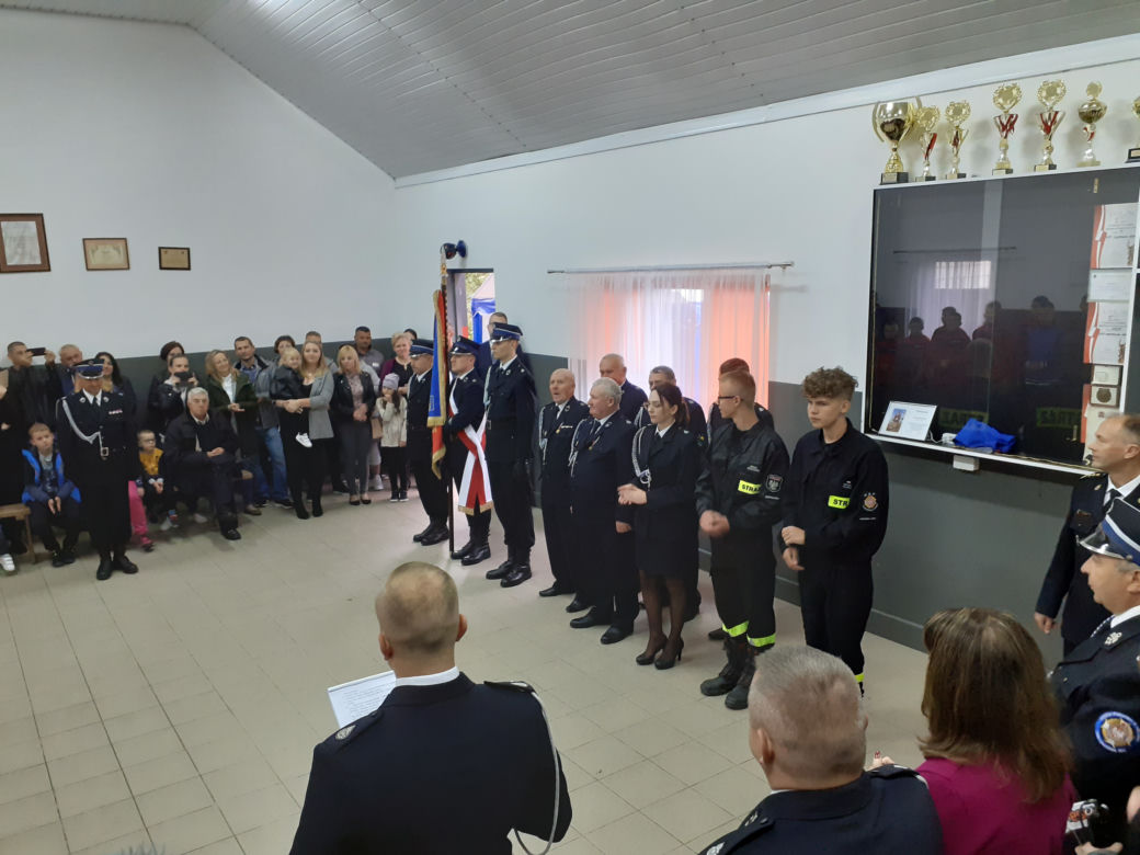 Ślubowanie Młodzieżowej Drużyny Pożarniczej OSP Dąbrówka Stany i 104-lecie jednostki