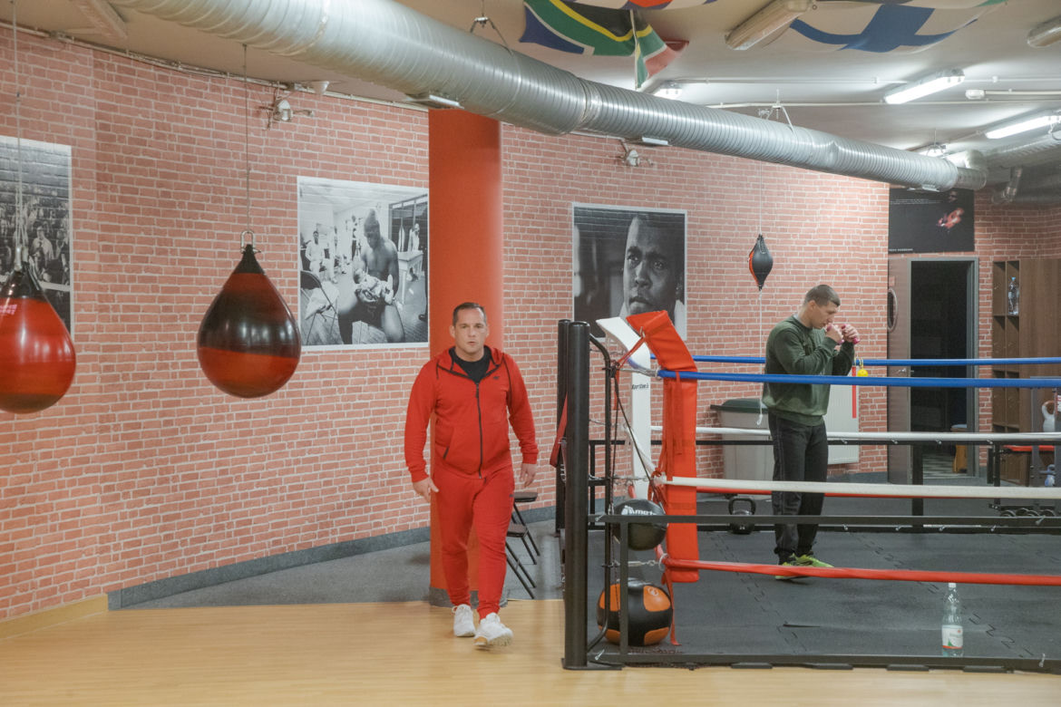 Bokser wygrał z biurokracją! Klub Fenix zostaje na Pradze
