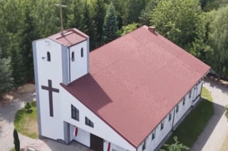 Proboszcz apeluje do wiernych, by w upały zostali w domach. „To nie jest grzech”