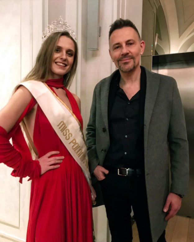 Kim jest kobieta z konferencji Biedronia przed białoruską ambasadą, Jana Shostak