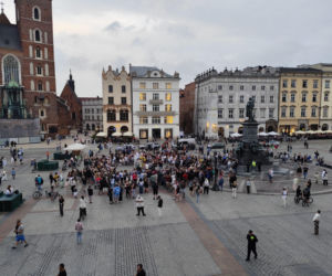 Miał być rekord frekwencji, była kontrowersyjna zabawa. Tak wyglądało „wesele” w Krakowie
