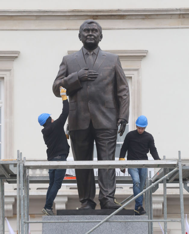 Kaczyński stanął na placu Piłsudskiego