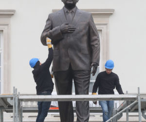 Kaczyński stanął na placu Piłsudskiego