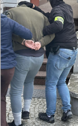Po grillu siekierą zaatakował śpiącego przyjaciela. Grozi mu dożywocie