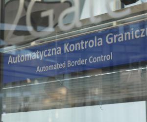 Na wrocławskim lotnisku zainstalowano bramki do automatycznej kontroli granicznej