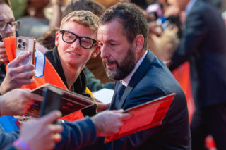 Aktor Adam Sandler wskazał album, do którego cały czas wraca. To kultowy rockowy krążek z lat 90. 