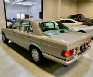 Mercedes W126 z przebiegiem 4696 km