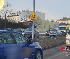 Wypadek na przejściu dla pieszych w Tarnowie. Akcja służb na ul. Sitko