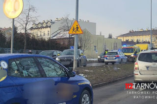 Wypadek na przejściu dla pieszych w Tarnowie. Akcja służb na ul. Sitko