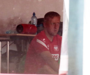 Kamil Glik i Przemysław Płacheta ćwiczą na siłowni w hotelu