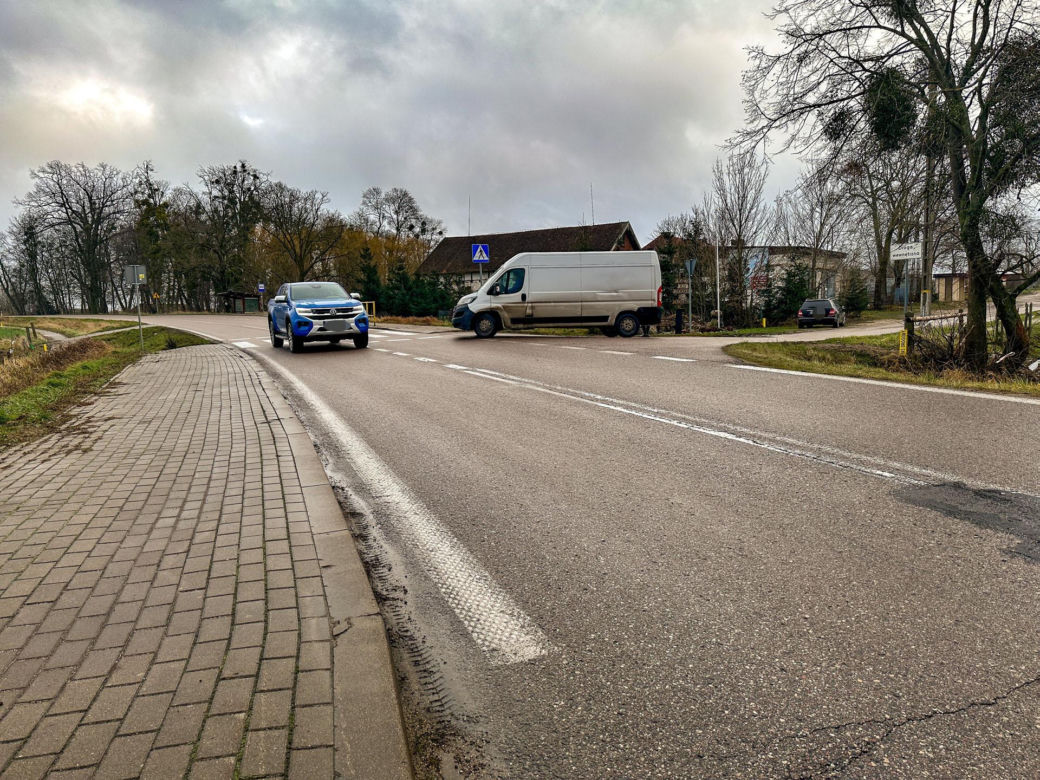 Samochody pędzą, a pieszych nie widać