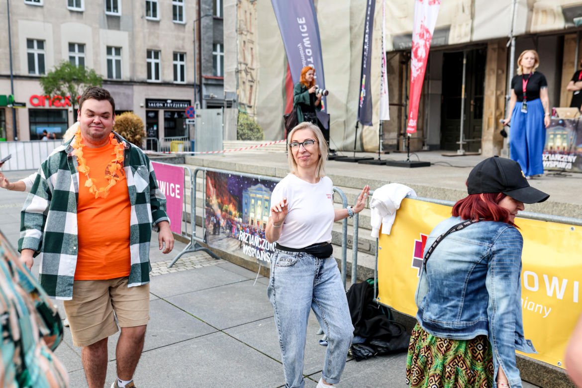 Potańcówka przed Teatrem Śląskim w Katowicach 