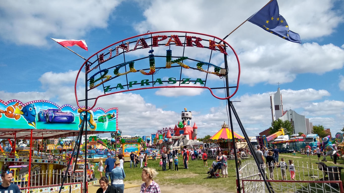 Zielone Wzgórza. Lunapark Bajka znowu w Białymstoku. Zobacz atrakcje! [ZDJĘCIA]