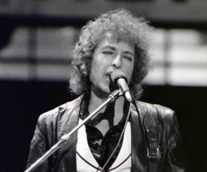 Wypadek na motorze był jego ucieczką. Jak Bob Dylan w piwnicy wymyślił rocka na nowo?