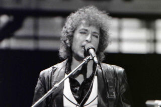 Wypadek na motorze był jego ucieczką. Jak Bob Dylan w piwnicy wymyślił rocka na nowo?