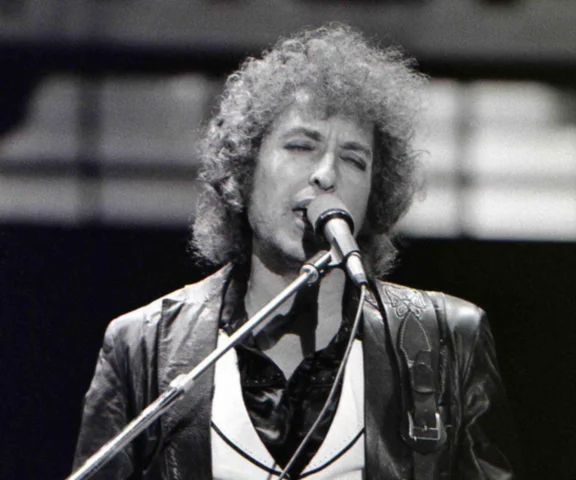 Wypadek na motorze był jego ucieczką. Jak Bob Dylan w piwnicy wymyślił rocka na nowo?