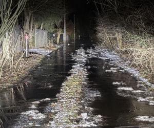 Wkra powyżej poziomu alarmowego. Na miejsce ruszyli strażacy