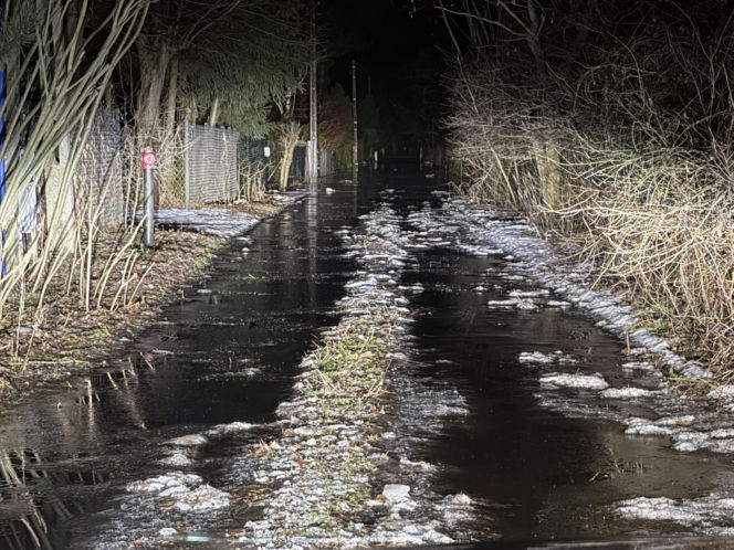 Wkra powyżej poziomu alarmowego. Na miejsce ruszyli strażacy