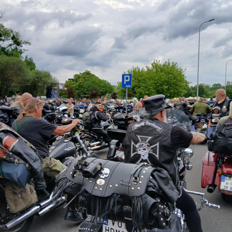 Lśniące maszyny i ryk silników. Do Bydgoszczy przyjechało kilka tysięcy harleyowców