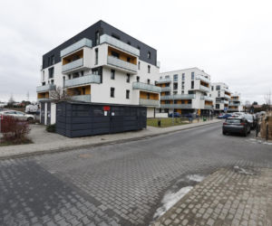 Warszawa, format: Deweloper postawił domy na Mleczarskiej. Cofnięto mu pozwolenie na budowę