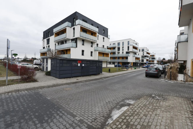 Warszawa, format: Deweloper postawił domy na Mleczarskiej. Cofnięto mu pozwolenie na budowę