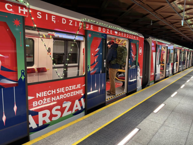 Świąteczne metro w Warszawie 2025