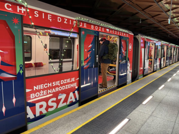 Metro przez całą noc w Sylwestra! Ale co z resztą komunikacji? Sprawdź świąteczne rozkłady