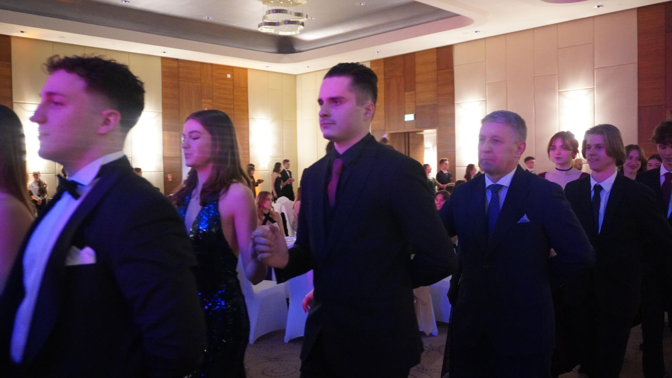 Studniówkowe szaleństwo. Bal przedmaturalny I LO im. Bartłomieja Nowodworskiego 