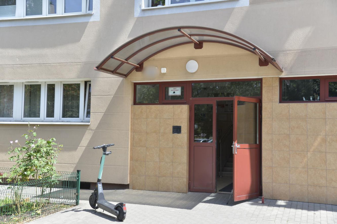 Brat rzucił się z nożem na brata. Wstrząsające relacje sąsiadów. „Krzyczał, że długo nie wytrzyma”