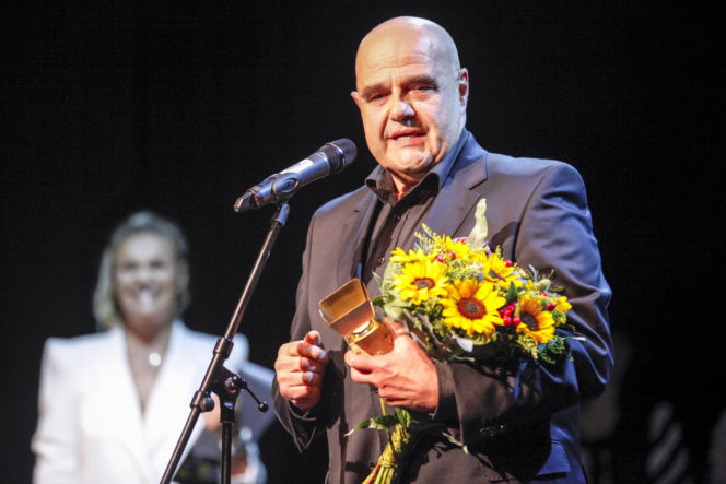 Tak Cezary Żak wyglądał na początku kariery. Niezwykła metamorfoza gwiazdora "Miodowych lat"