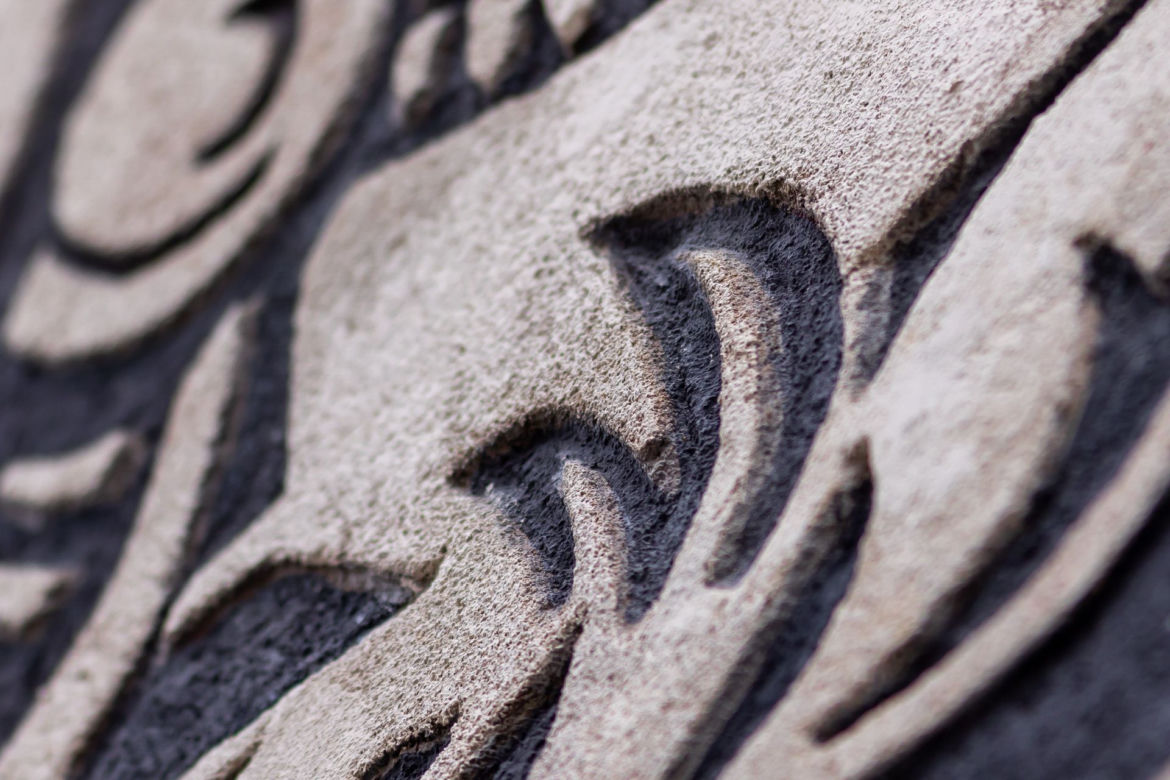 Nowe życie sgraffito. Zobacz odrestaurowane cztery warszawskie sgraffiti 
