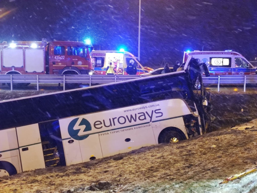 Autostrada A4. Dramatyczna relacja ratowników medycznych z miejsca wypadku autokaru