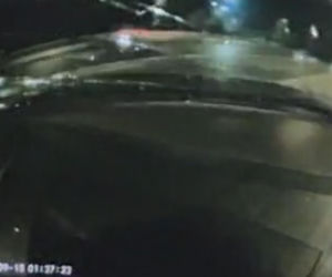 Wypadek na Trasie Łazienkowskiej - nagranie z momentu uderzenia