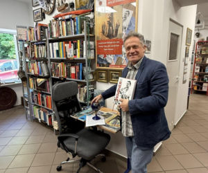 Nie uwierzysz, co kryje ta starachowicka biblioteka. To prawdziwy wehikuł czasu!