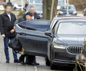 Prezes PiS robi pranie na mieście.